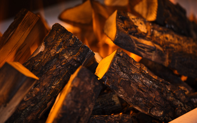 Holbury Deluxe Logs - Close Up