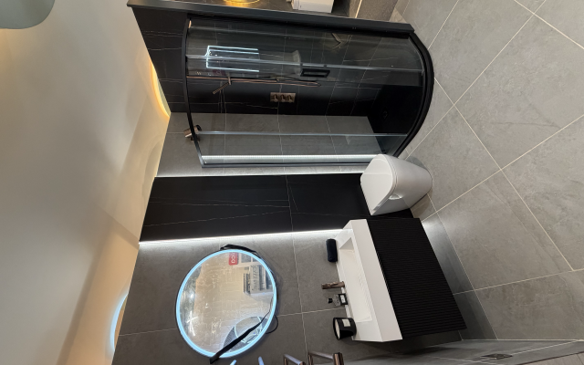 Our Showroom / Bathroom Image 32