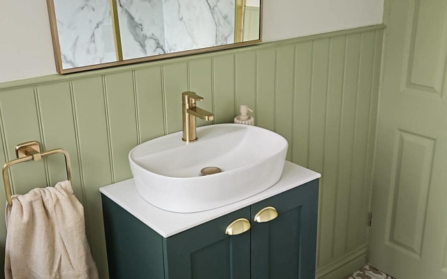 Basin-wall-mirror